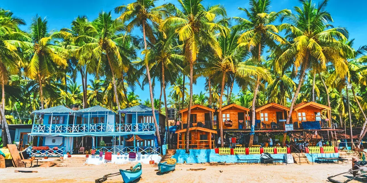 Strandhyddor i Goa, Indien. Trots att det ser paradisiskt ut, kan det vara farligt att vistas här.