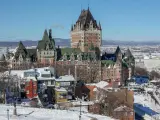 Vintervy över Quebec City med Château Frontenac. En perfekt plats att uppleva kanadensisk matkultur, kanske med en varm poutine.