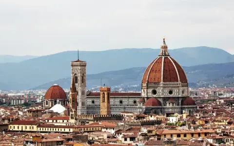 Vacker vy över Florens med Duomo och Giottos klocktorn. Perfekt inspiration för din packlista Italien!
