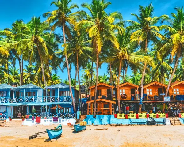 Strandhyddor i Goa, Indien. Trots att det ser paradisiskt ut, kan det vara farligt att vistas här.