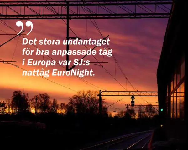 Solnedgång vid en tågstation, med texten "Det stora undantaget för bra anpassade tåg i Europa var SJ:s nattåg EuroNight." som antyder en resa med nattåg till Paris.